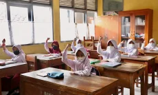 Abu Vulkanik Erupsi Anak Krakatau Capai Bandung, Disdik Wajibkan Siswa Pakai Masker