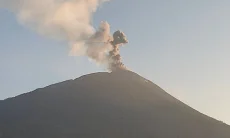Gunung Ile Lewotolok di NTT Telah Erupsi Sebanyak 1.873 kali Selama Lima Hari