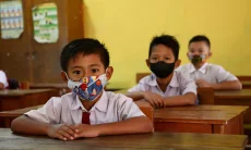 Abu Vulkanik Anak Krakatau Capai Bandung, Masker Wajib dan Penerbangan Masih Ditahan