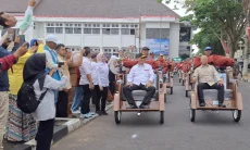 220 Pengemudi Becak Lansia di Kota Tasikmalaya Terima Becak Listrik