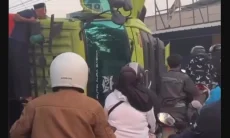Truk Batu Bara Terguling di Jalan Laswi Ciparay-Majalaya, Lalu Lintas Macet Parah