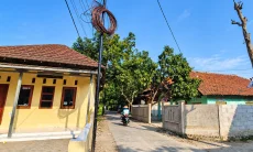 Warga Rawaurip Tolak Tiang Internet, Tiap Kali Protes Tak Digubris
