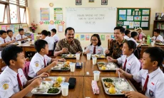 BGN Minta Guru Makan MBG Bareng Siswa: Memberikan Contoh Secara Langsung