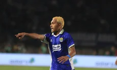Beban Berat Berkostum Biru-biru