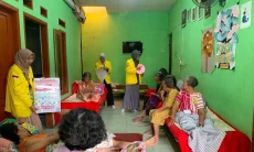 Bahagia Tetap Tumbuh di Usia Senja