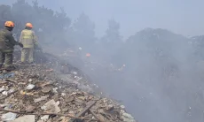 Lahan Eks TPS Punclut Bandung Terbakar, Petugas Berjibaku Tembus Medan Curam
