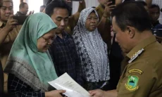 1.653 Sertifikat PTSL Diserahkan ke Warga Cirendang Kuningan