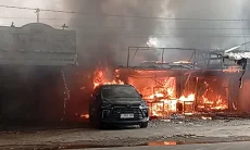 Dari Asap di Plafon, Api Melalap Deretan Bangunan