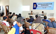 Menanamkan Kebijakan Nyata di Balai Desa
