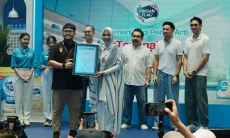Seribu Bapak-bapak Ramaikan Rekor MURI Aksi Penyajian Sarapan Terbanyak untuk Istri 