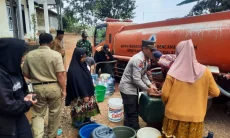 Kemarau Panjang, Warga Cireret Tasikmalaya Kesulitan Air Bersih