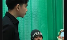 Jenguk Korban Keracunan di Batang, Gibran Sampaikan Permohonan Maaf