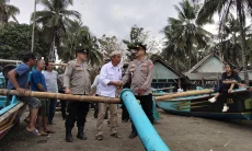Perahu Terbalik 100 Meter dari Pantai, Dua Nelayan Cipatujah Belum Ditemukan