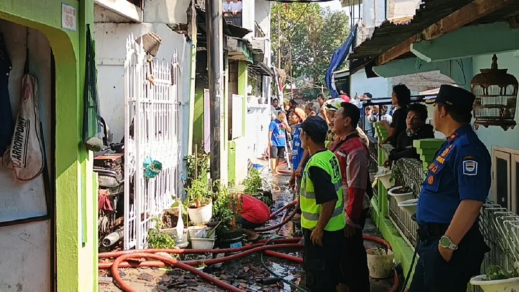 Korsleting Listrik, Tiga Rumah di Coblong  Ludes Terbakar
