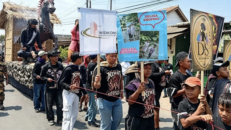 Ribuan Warga Padati Karnaval Budaya Gegesik, Puluhan Ogoh-ogoh Meriahkan Muludan
