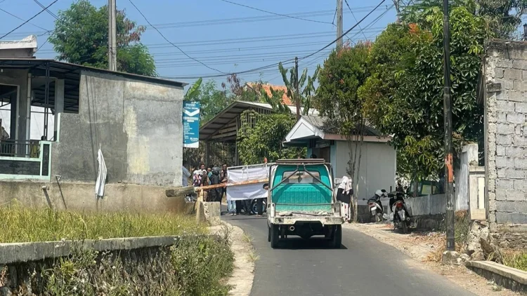 Jalan Inpres di Cipongkor Bandung Barat Ditutup, Warga Terisolasi