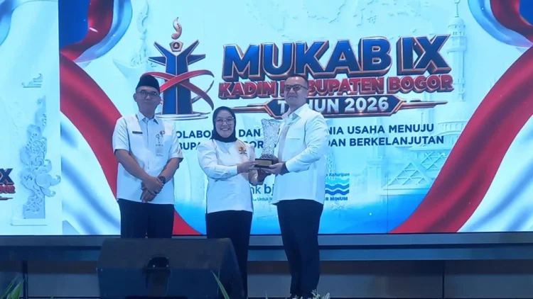 Tiga Nama Satu Kursi