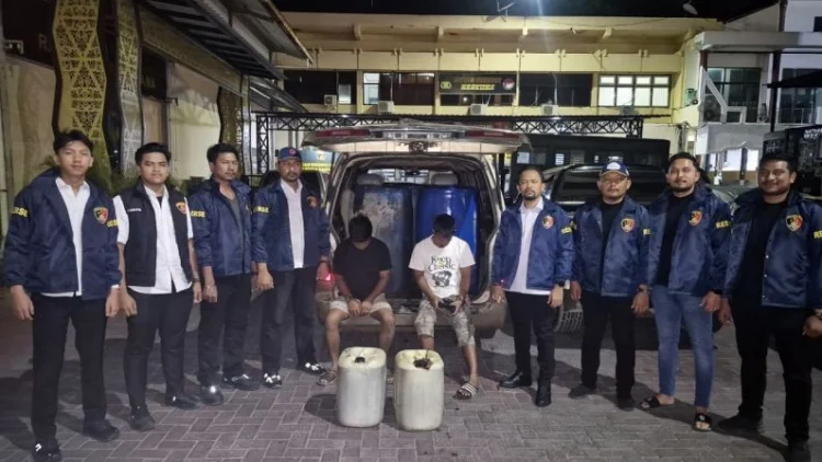 Polisi Tangkap Mobil Bawa 600 Liter BBM Subsidi di Banda Aceh