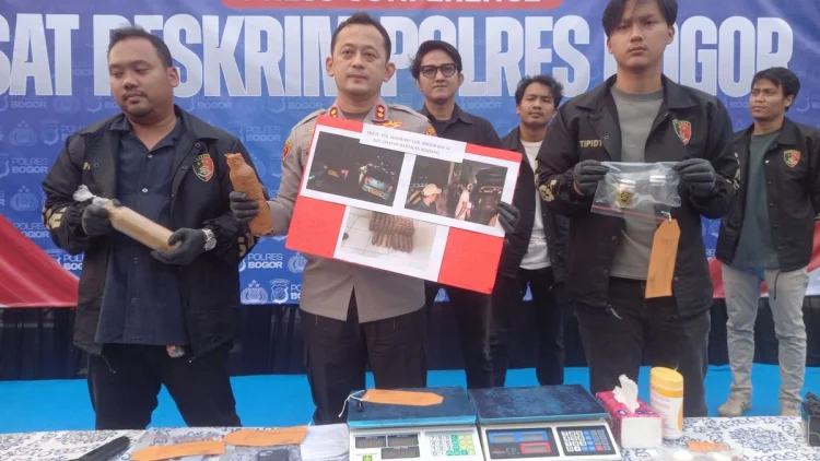 Polres Bogor Amankan 5 Tersangka Pertambangan Ilegal dan Penjualan Merkuri