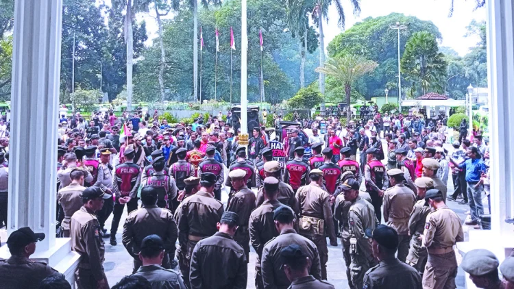Penataan Angkot Picu Demo: Sopir Resah Menanti Arah
