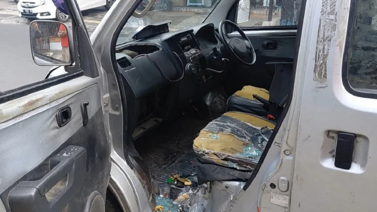 Mobil Pengangkut Paket Jadi Sasaran Pecah Kaca di Kota Tasikmalaya, ECU Raib