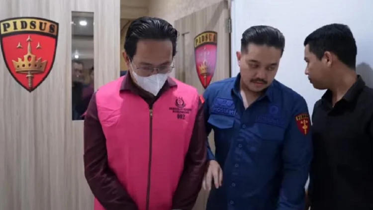 Kejari Karawang Tahan 3 Orang Tersangka Kasus Korupsi KPR Rugikan Negara Rp237 Miliar