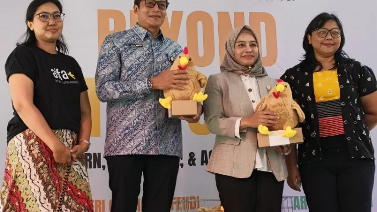 Kementan Dorong Peternak Beralih ke Sistem Bebas Sangkar  untuk Ayam Petelur
