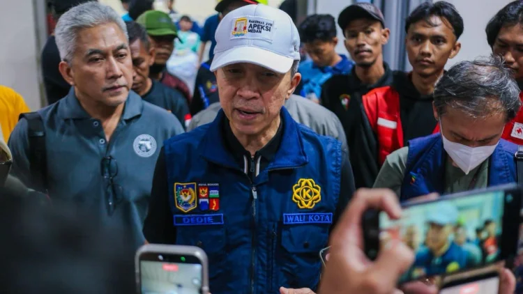 Dedie Imbau Warga Gunakan Masker dan Kacamata Hadapi Abu Vulkanik