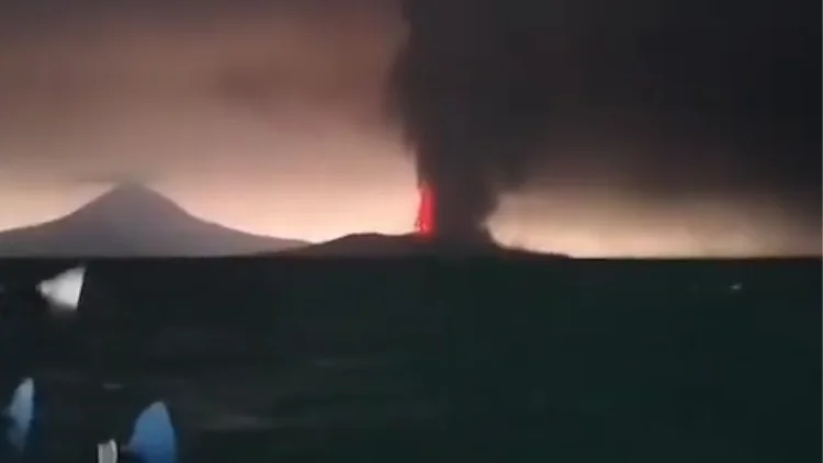Operasional Kereta Api Tetap Aman di Tengah Erupsi Gunung Anak Krakatau