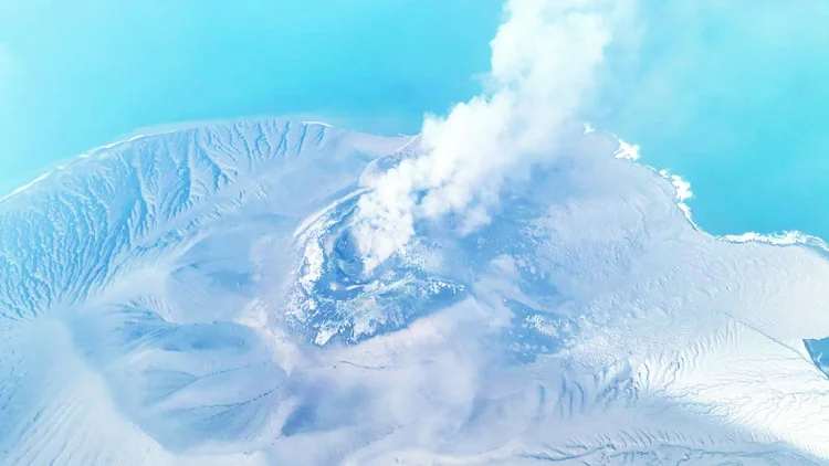 Abu Vulkanik Anak Krakatau Ganggu Aktivitas Sekolah