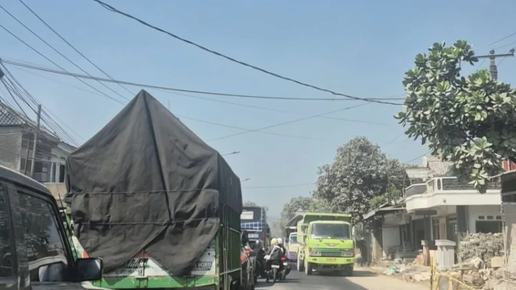 Abu Vulkanik Anak Krakatau Terdeteksi di Bandung Barat, DLH Pantau PM2,5 dan PM10
