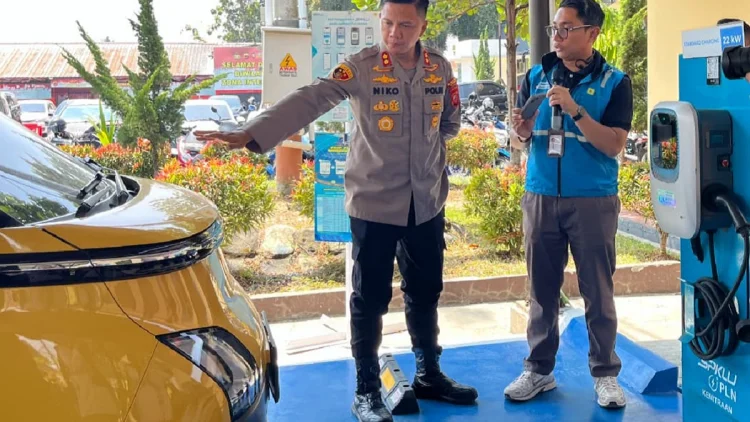 Harpelnas, Kolaborasi PLN dan Polres Garut Hadirkan SPKLU di Mapolres Garut