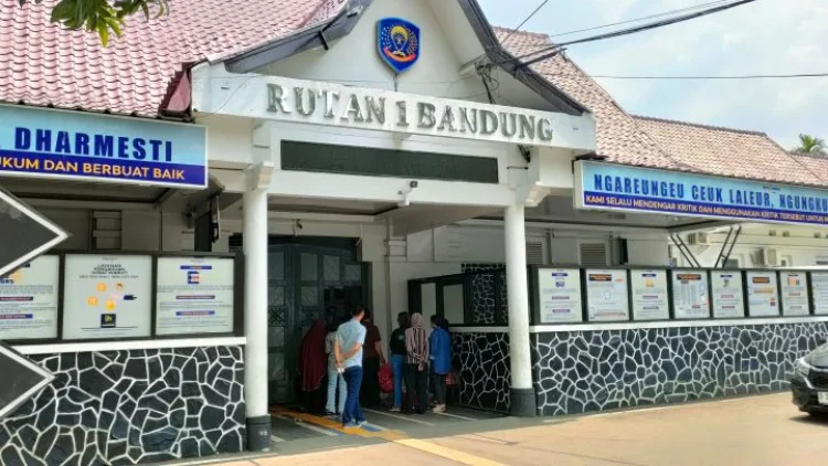Viral Video WB 'Pesta Makan' di Rutan Kebonwaru Bandung, Kakanwil: Kejadian 2024