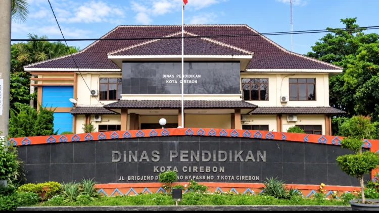 Erupsi Anak Krakatau, Disdik Cirebon Belum Terapkan PJJ dan Imbau Siswa Pakai Masker
