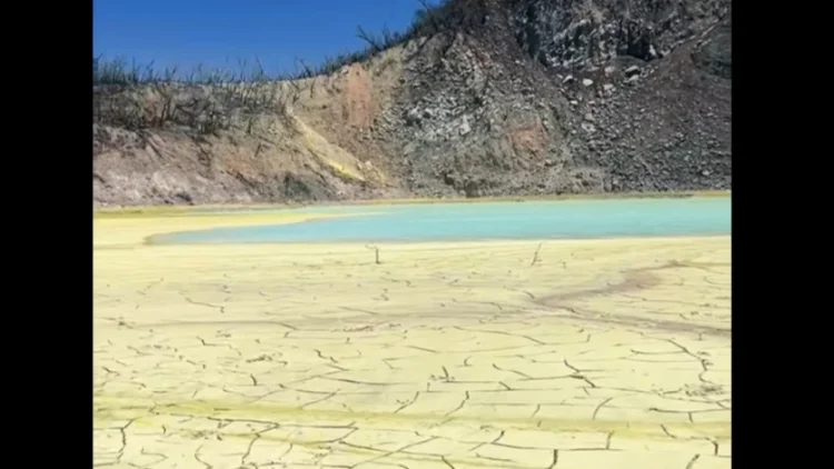 Dampak Kemarau Panjang, Pesona Danau Kawah Putih Ciwidey Surut Drastis