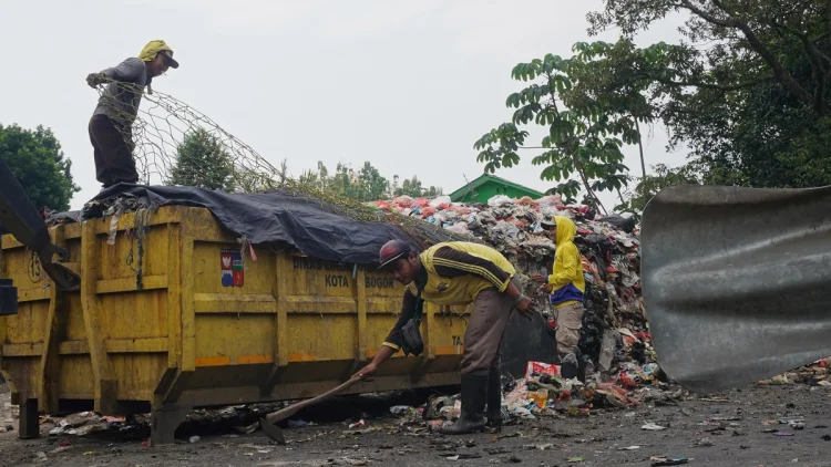 Sampah Warga Kota Bogor Tetap Terangkut Meski TPAS Galuga Kebakaran 