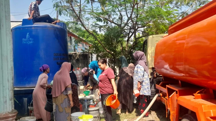 72 Ribu Warga Purwakarta Terdampak Kekeringan, BPBD Terus Salurkan Air Bersih