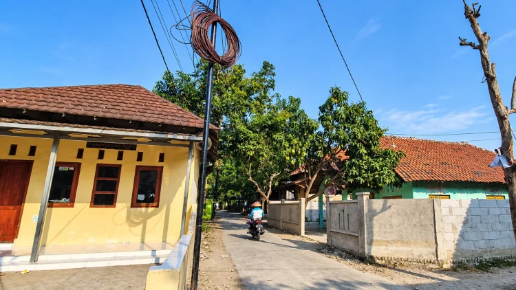 Warga Rawaurip Tolak Tiang Internet, Tiap Kali Protes Tak Digubris