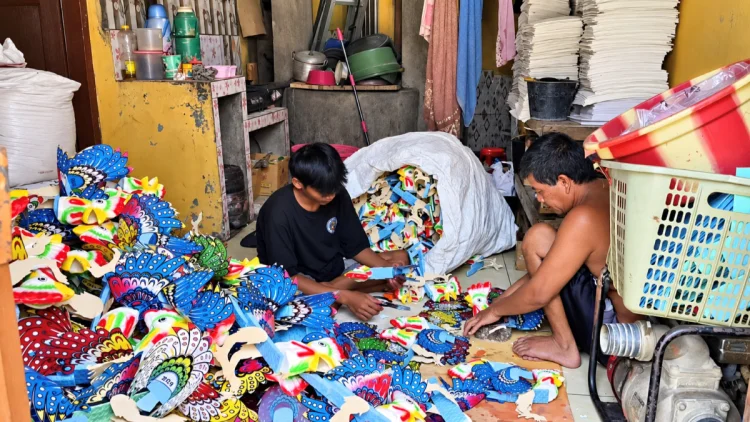 Mainan Modern Menggempur, Perajin Jamblang Bertahan Jaga Warisan Turun-Temurun