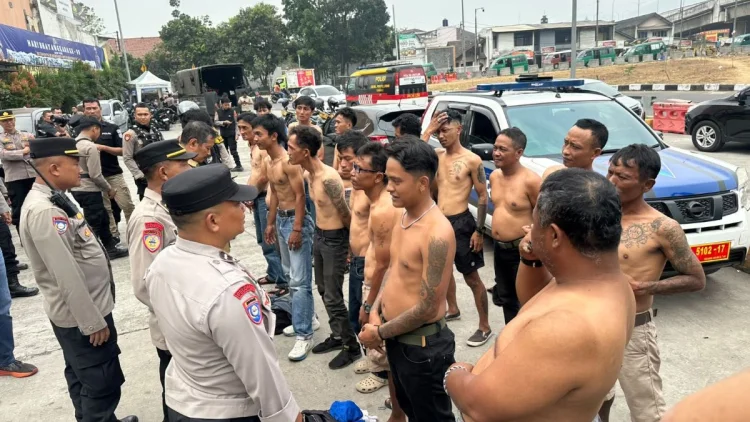 Satgas Premanisme Polresta Bandung Sita 20.500 Butir Obat Keras dan 42 Dus Miras
