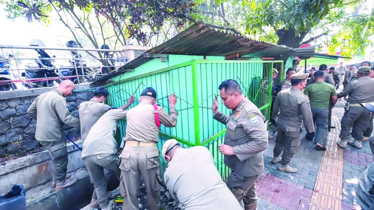 PKL Tetap Berdagang, Ruang Publik Harus Terjaga
