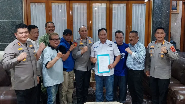 Kapolda Jabar dan Umuh Muchtar Imbau Bobotoh Tak ke Jakarta, Nobar Saja!