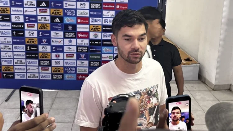 Sandy Walsh Terpana Dukungan Ribuan Bobotoh Jelang Persib Hadapi Persija