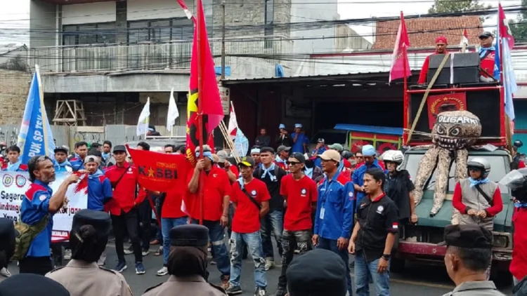 Ontrog DPRD, Buruh Tasikmalaya Desak Perlindungan Ketenagakerjaan