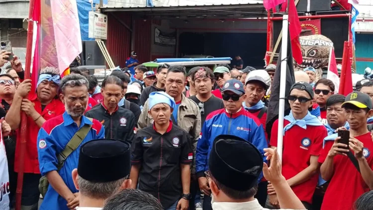 Geruduk Dewan, Desak Jaminan