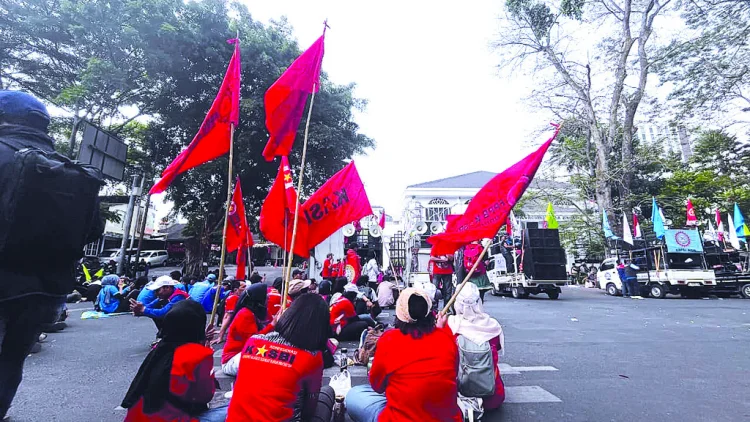Buruh Beraksi Tuntut Regulasi