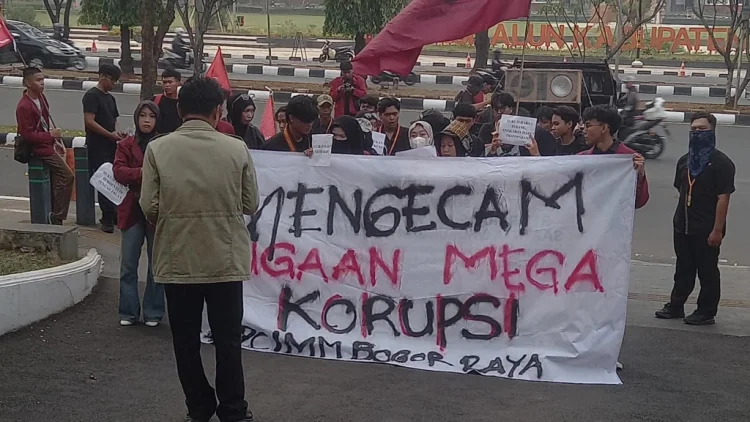 Korupsi Mencuat Publik Menggugat