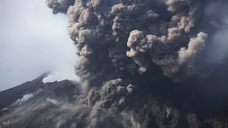 Dokter Paru Jelaskan Bahaya Abu Vulkanik, PM2.5 Bisa Masuk hingga Alveolus