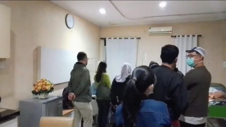 Diduga Keracunan Makanan, 14 Siswa SDN 2 Cipeundeuy Dilarikan ke Rumah Sakit