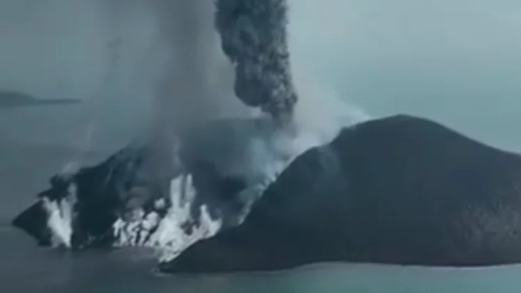 Badan Geologi Minta Masyarakat Tetap Waspada saat Erupsi Gunung Anak Krakatau Menurun